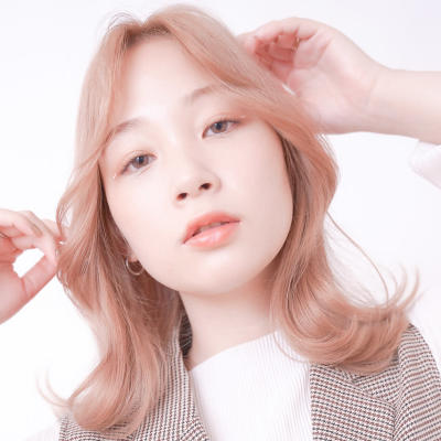 韓国系ミディアムヘア淡いピンクベージュのイメージ画像