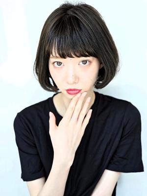 透け感のある暗髪短めボブ