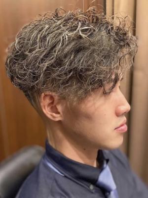 波巻パーマ×スキンフェード