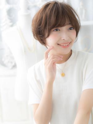 大人かわいい斜めバングくせ毛風ゆるふわボブ　くせ毛ショート