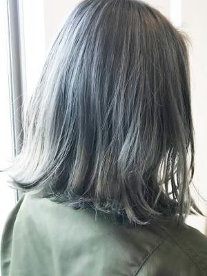 グレージュ × 外ハネ