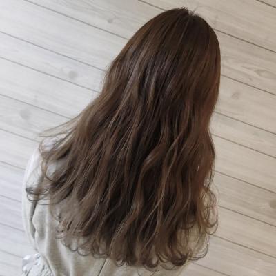 アッシュグレージュ
