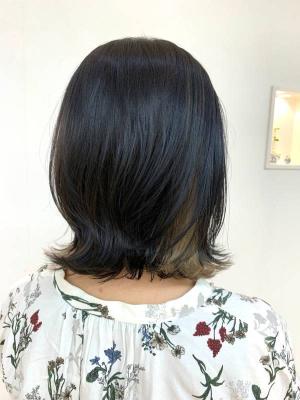 外ハネ/インナーカラー/くびれ/レイヤーカット/小顔/20代 外ハネ/インナーカラー/くびれ/レイヤーカット/小顔/20代