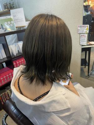 オリーブベージュ×レイヤーボブ