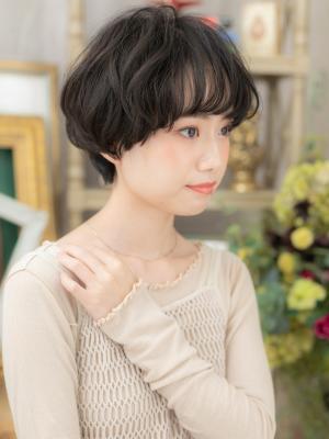 黒髪くすみカラーくせ毛風マッシュショート　アンニュイヘア