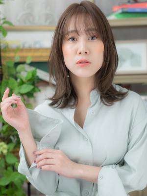 小顔シースルーバングくせ毛風流れるレイヤー　抜け感ヘア
