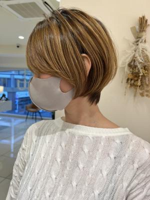 襟足シャープなショートヘア