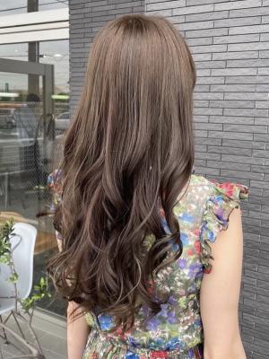 オリーブベージュ×ゆるふわロングで大人な印象に☆彡