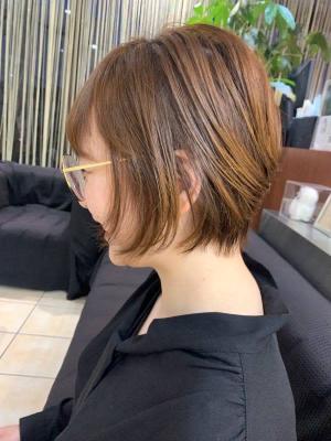 耳掛け/グラデーション/ショート/ショートボブ/小顔/20代 耳掛け/グラデーション/ショート/ショートボブ/小顔/20代