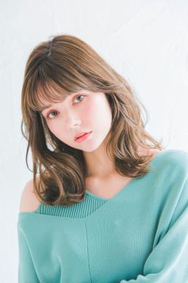 ラフでキュートなセミロングヘア