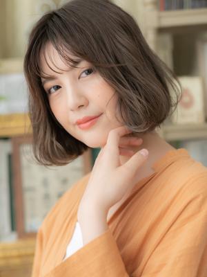 前下がりシースルーバングくせ毛風小顔ボブ　ふわふわボブ