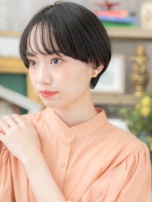 グレイアッシュ黒髪小顔ミニボブ束感ショート　シースルー前髪