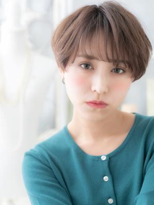 大人かっこいい小顔くせ毛風刈り上げショート　シースルー前髪