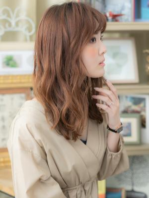 韓国風モーブカラー大人かわいい美シルエット　こなれヘアのイメージ画像
