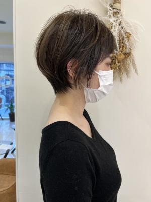 癖毛でも扱いやすいシフォンショート
