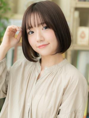大人かわいい透けバング前下がりぱっつんボブ　ロブヘア