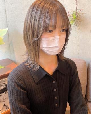 伸ばしてのミディアムヘアは外ハネが素敵☆