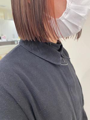 ぷつっとボブにインナーカラー