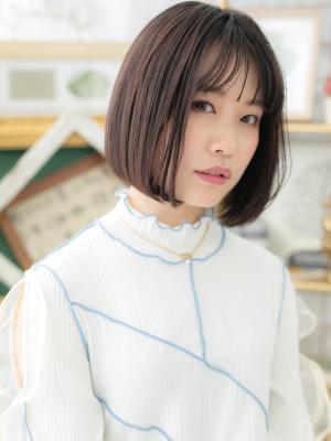 バレイヤージュ前下がり小顔切りっぱなしボブ　グレイアッシュ