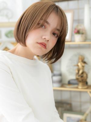 透け感前下がりボブ外国人風大人ハイライト　エアストレート
