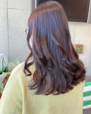 ロングヘアはピンクブラウンカラーで艶感と春らしさを☆