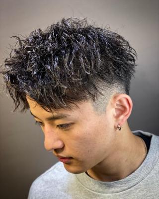 前下がりツーブロックツイストパーマ
