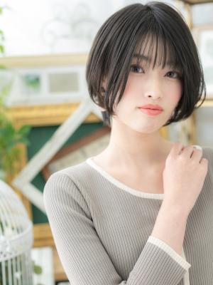 バレイヤージュ小顔前下がりショートマッシュ　エアストレート