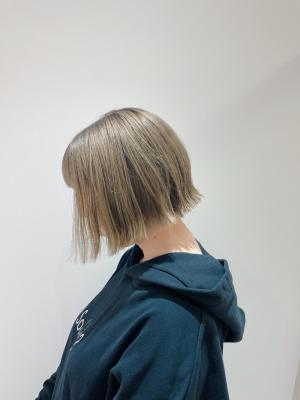 ハイトーンベージュ×ボブ ハイトーンベージュ×ボブのイメージ画像