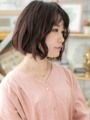 大人ハイライトくせ毛風ボブシースルー前髪　アッシュピンク