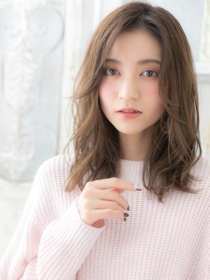 ナチュラルアッシュ小顔抜け感センターパートミルクティアッシュ ナチュラルアッシュ小顔抜け感センターパートミルクティアッシュ