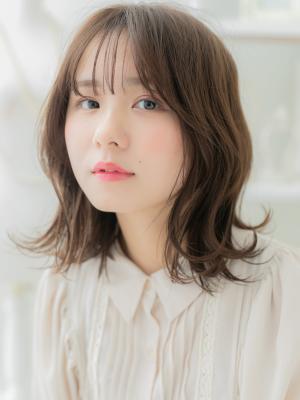 外国人風イヤリングカラー小顔エアリーミディ ニュアンスカラー 外国人風イヤリングカラー小顔エアリーミディ ニュアンスカラー