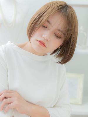 透け感前下がりボブ外国人風大人ハイライト　パールベージュ
