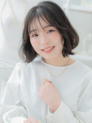 くせ毛風エアリーミディ黒髪大人ハイライト　ボブパーマ