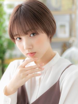 大人かわいいアースカラーマッシュショート　アッシュオリーブ