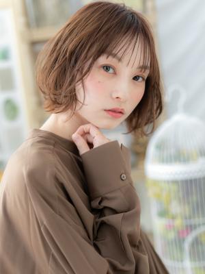 大人ハイライト外国人風小顔エアリーミディ　ボブショート
