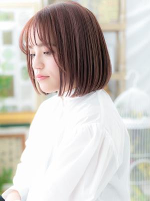 韓国風ベージュピンク小顔切りっぱなしボブ　ニュアンスカラー