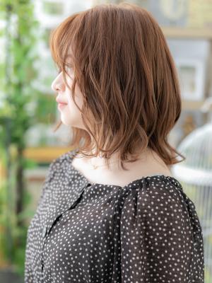 くせ毛風ウェットヘア小顔フレンチガーリー　ことりベージュ
