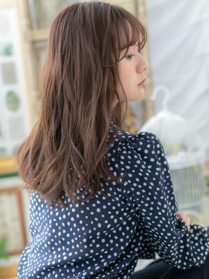 アッシュオリーブ抜け感外国人風ウェーブ巻き グレージュカラー アッシュオリーブ抜け感外国人風ウェーブ巻き グレージュカラー