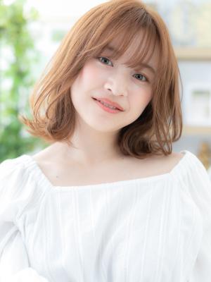 大人かわいい小顔くせ毛風ミディアムウルフ フレンチカジュアル 大人かわいい小顔くせ毛風ミディアムウルフ フレンチカジュアル