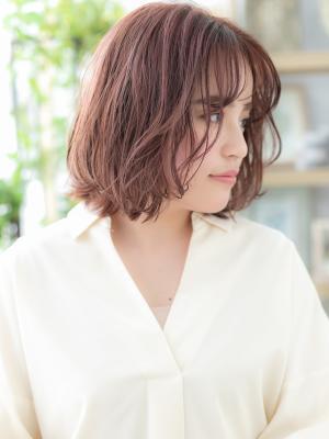 ミルクティーピンク韓国風ゆる巻き大人ボブ　ベージュピンク