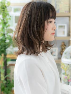 くせ毛風外ハネカール斜めバングくびれヘア　シースルーバング