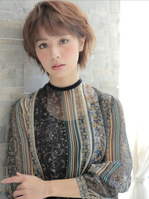 大人の抜け感で女性らしいラフショートボブ♪