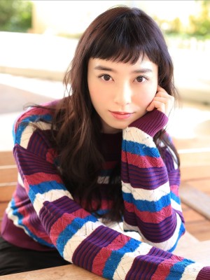 眉上でもクールに決める☆大人ロング