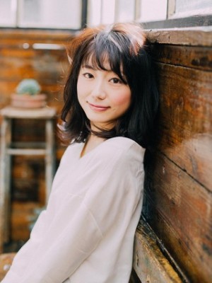 外ハネカジュアルミディ