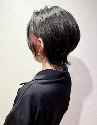 ネオショートウルフ　インナーカラー　ワインレッド