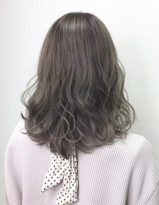 大人かわいいミディアムレングス　透明感ショコラグレージュ