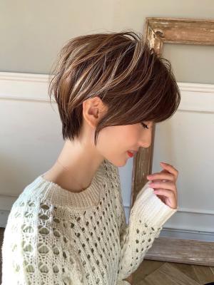 大人可愛いくびれショート 美髪 ホワイトベージュ