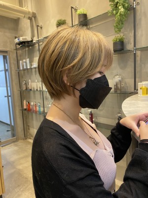 大人かわいい丸みショート　美髪　ネビージュ