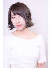 軽やかさ弾む抜け感　切りっぱなしボブ