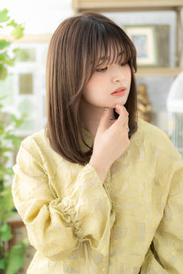 大人かわいいシースルーバングエアストレートオリーブグレージュ